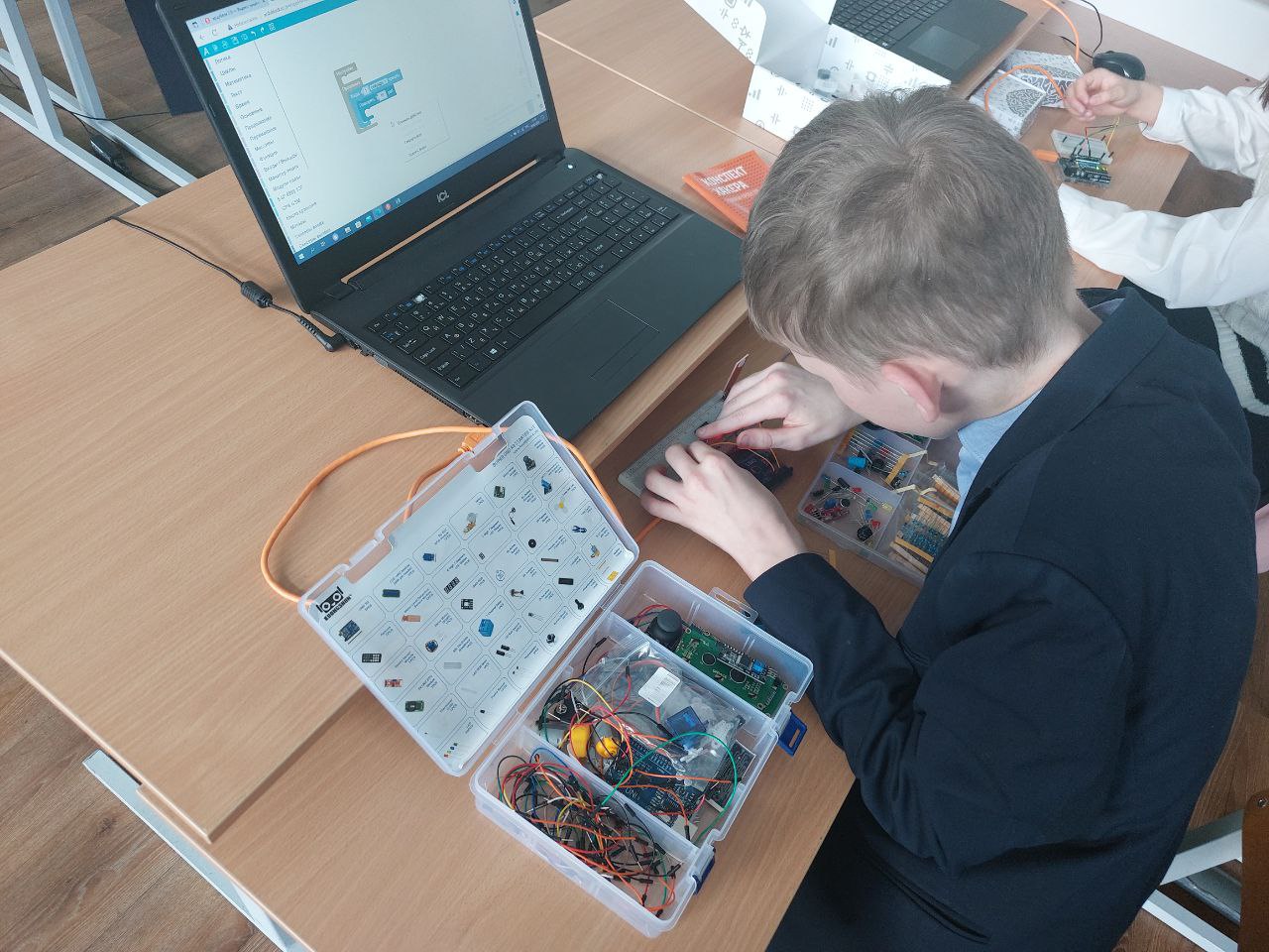 Занятие по программированию Arduino Занятие по программированию Arduino.
